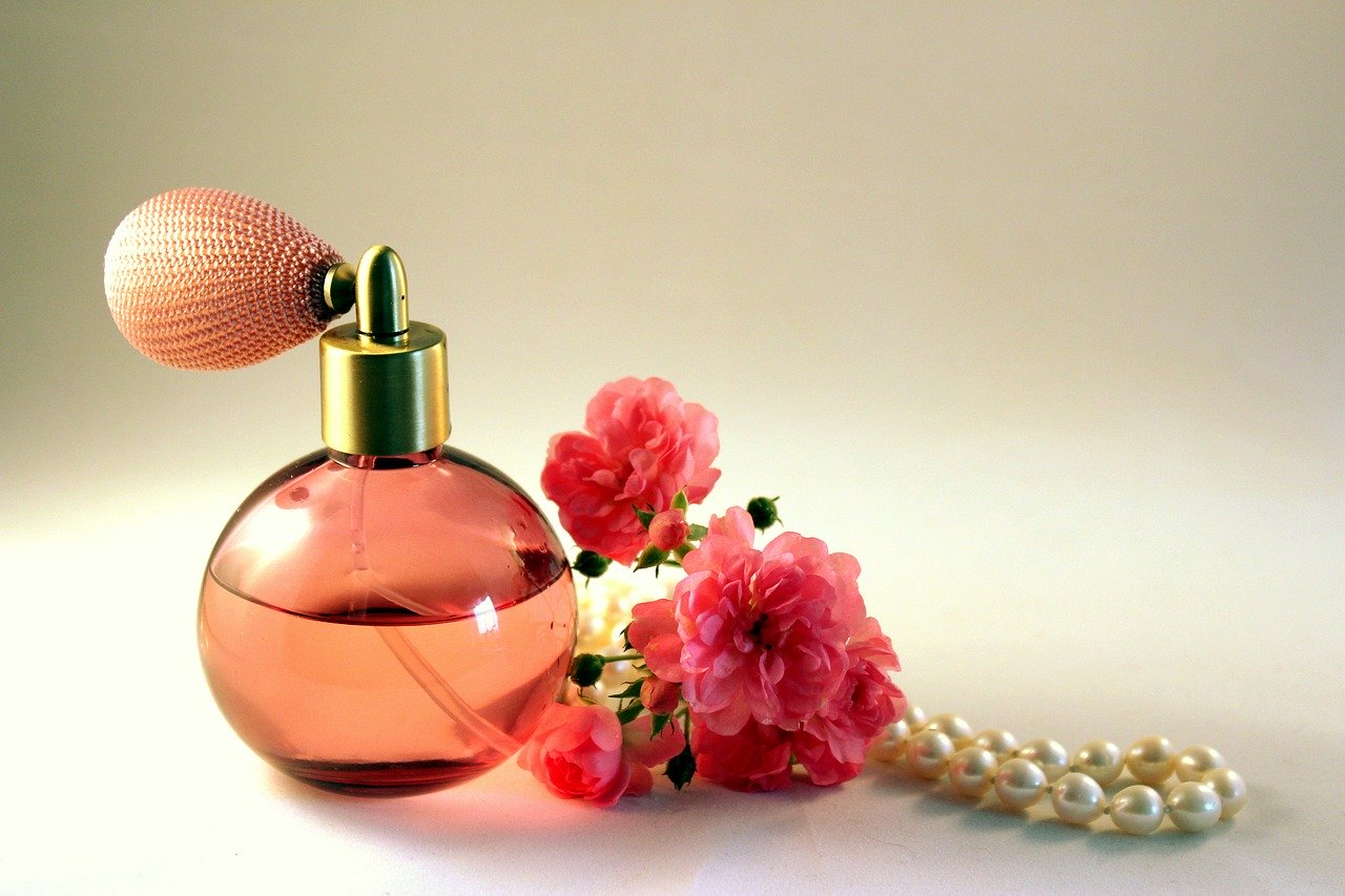 Ulubione perfumy w super cenach. To możliwe dzięki internetowym zakupom.