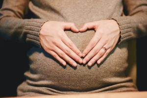 Zamiast baby shower – oddana położna…